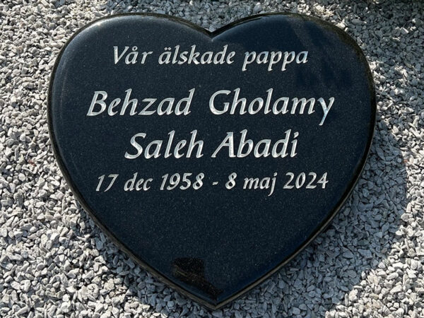 E022 in polished black granite. The engraving is recessed and painted antique white.